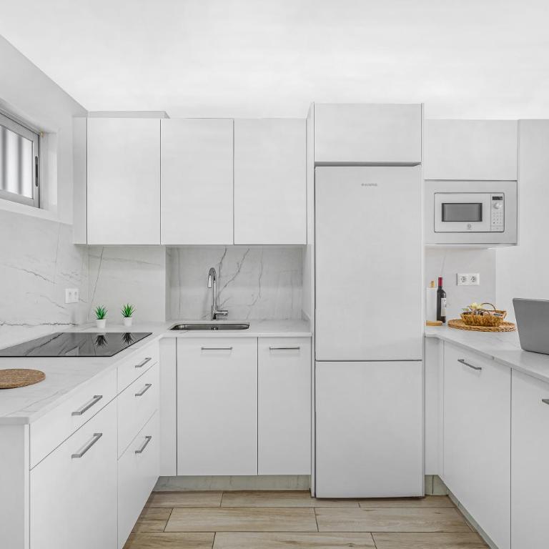 Newly Refurbished Beachfront - Two-Bedroom Deluxe Apartment with Ocean View - 7