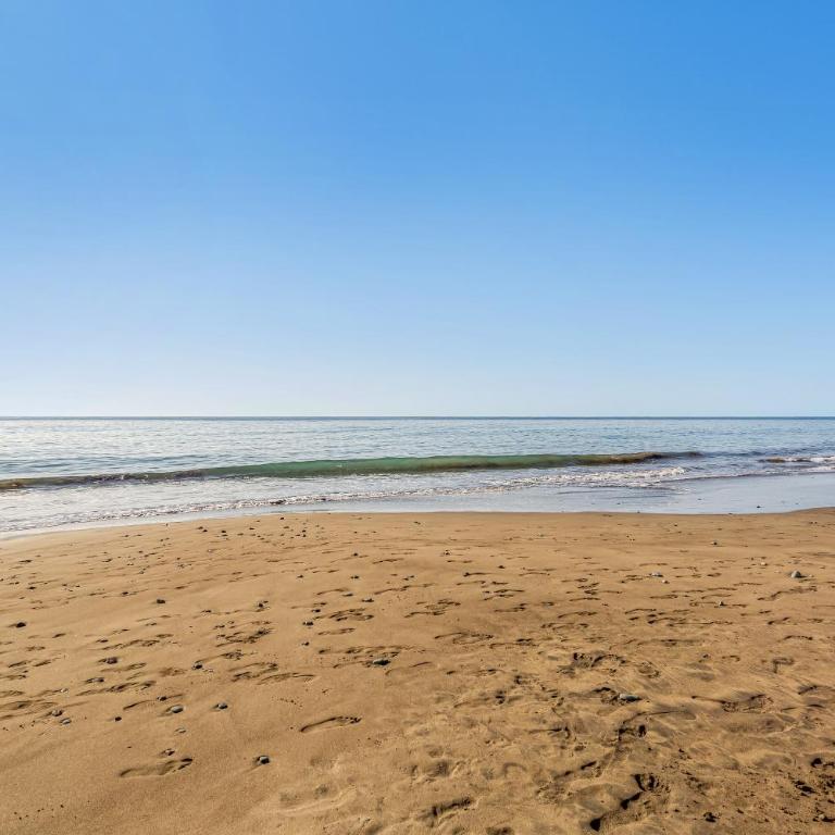 Newly Refurbished Beachfront - Two-Bedroom Deluxe Apartment with Ocean View - 28