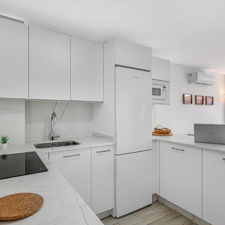 Newly Refurbished Beachfront - Two-Bedroom Deluxe Apartment with Ocean View - 8
