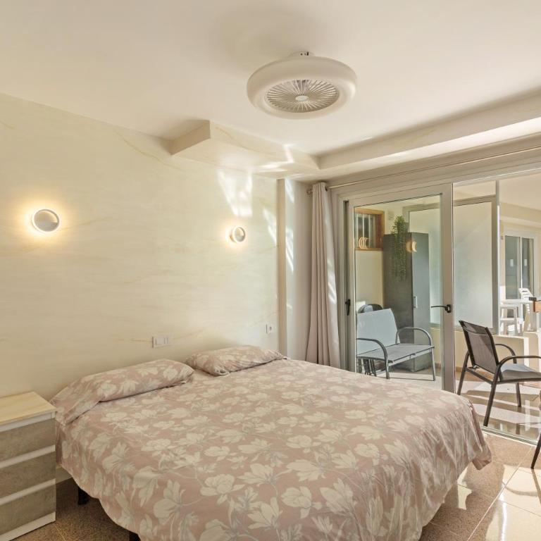 Kellys' Apartment Las Camelias - One-Bedroom Apartment with Garden View - 7