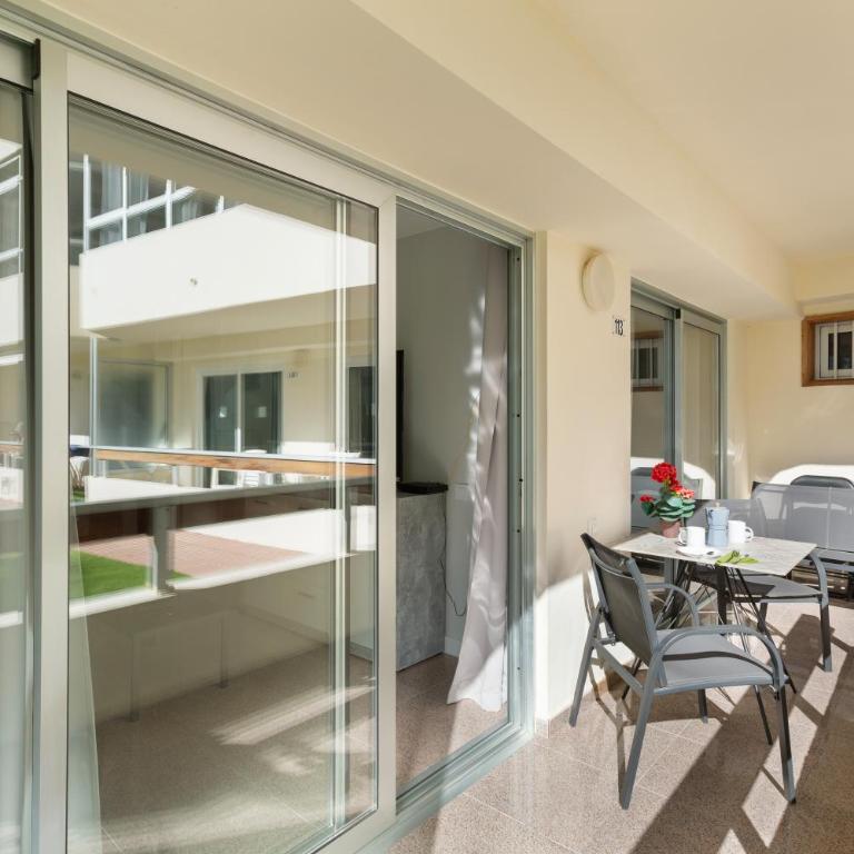 Kellys' Apartment Las Camelias - One-Bedroom Apartment with Garden View - 13