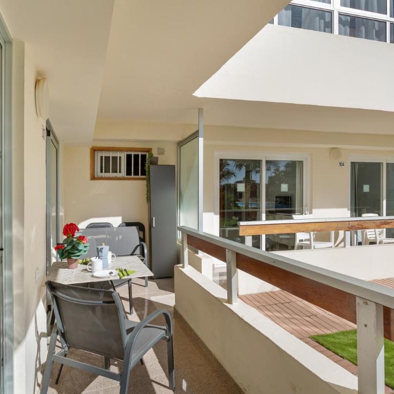 Kellys' Apartment Las Camelias - One-Bedroom Apartment with Garden View - 14