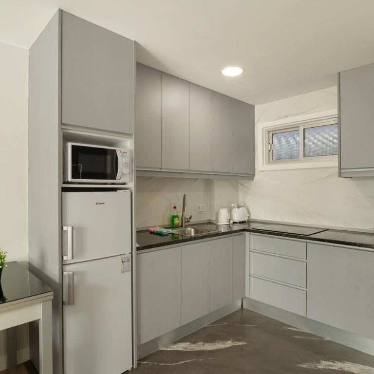Kellys' Apartment Las Camelias - One-Bedroom Apartment with Garden View - 6