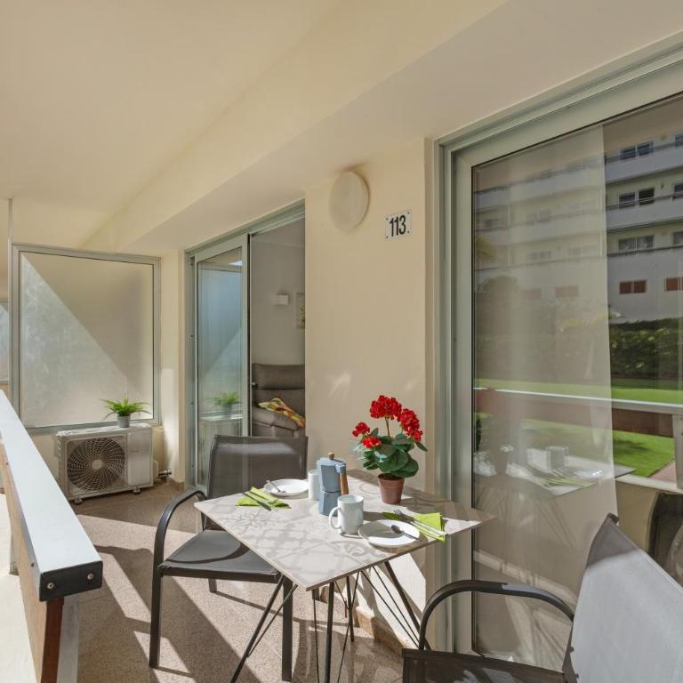 Kellys' Apartment Las Camelias - One-Bedroom Apartment with Garden View - 2