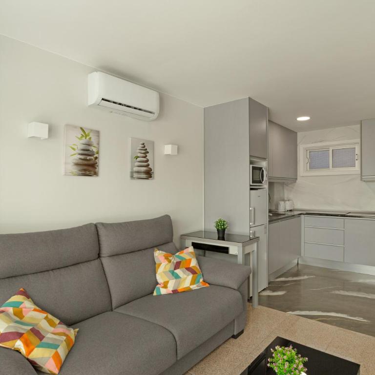 Kellys' Apartment Las Camelias - One-Bedroom Apartment with Garden View - 4