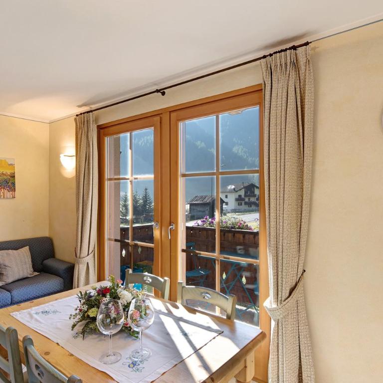 Sole Chalet Martina - Appartamento Deluxe con 2 Camere da Letto e Vista Giardino - 3