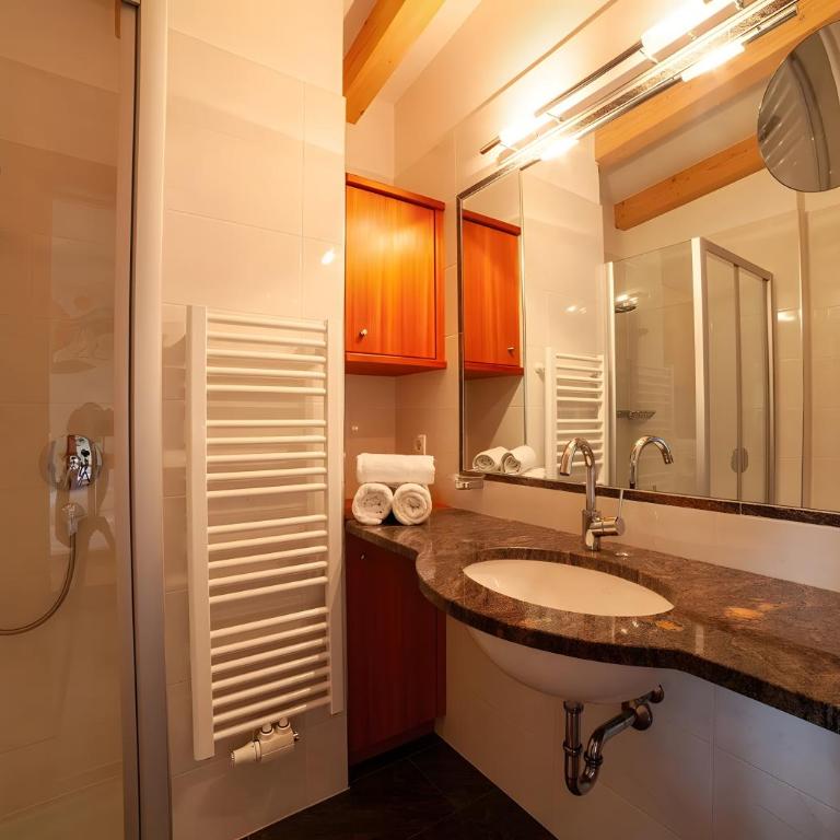 Apartments Tratter - Appartamento Deluxe con 2 Camere da Letto e Vista Giardino - 8
