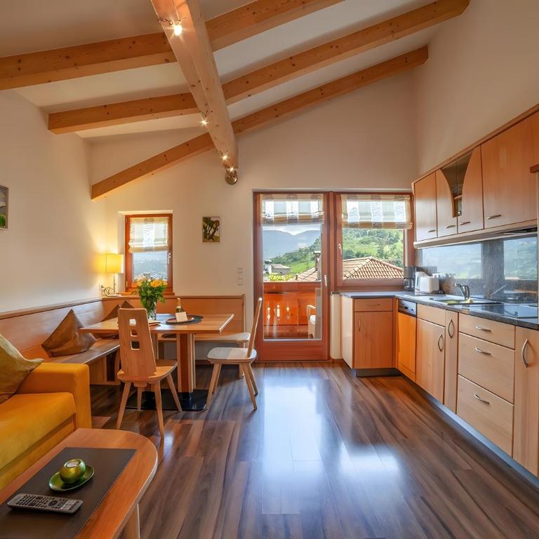 Apartments Tratter - Appartamento Deluxe con 2 Camere da Letto e Vista Giardino - 3