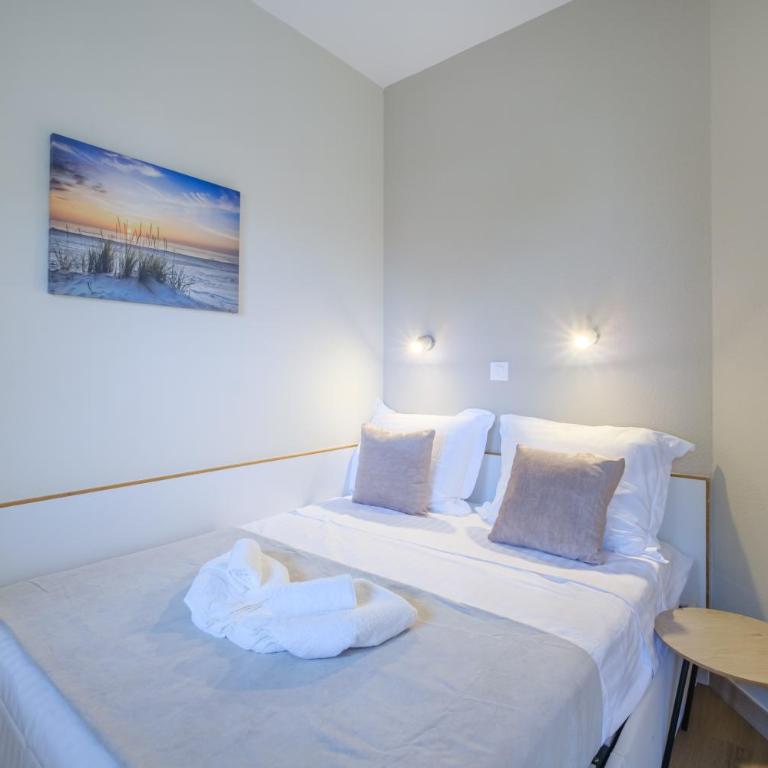 Marina Baie des Anges - bord de mer - Appartement 1 Chambre Supérieur avec Balcon - 9