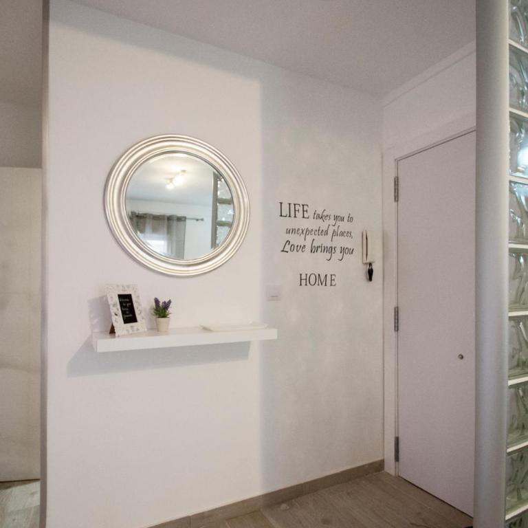 City Centre Lovely Apartment - Two-Bedroom Deluxe Apartment with Balcony - 13