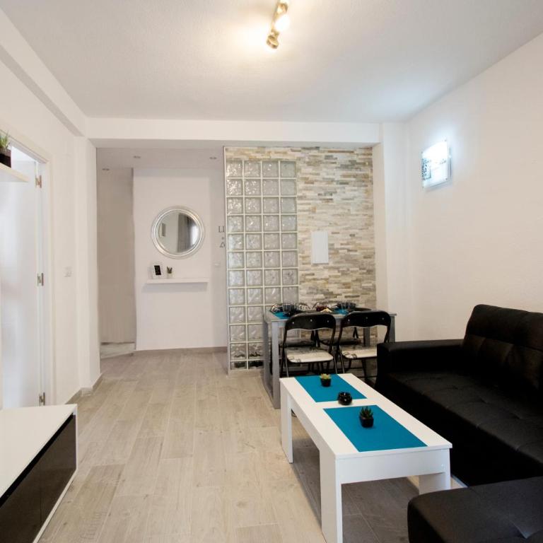 City Centre Lovely Apartment - Two-Bedroom Deluxe Apartment with Balcony - 17