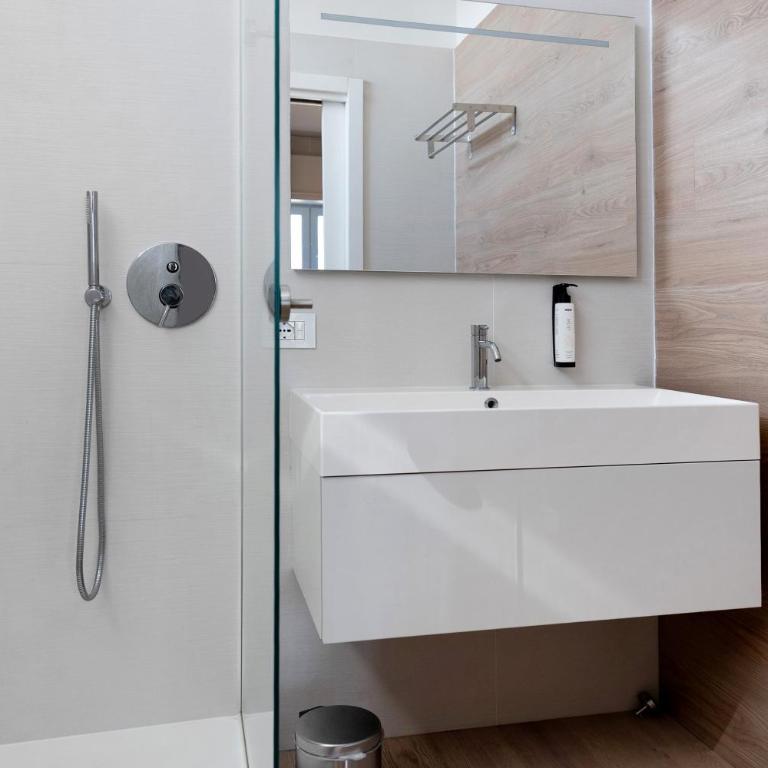 Rebaly Suites - Standard Queen Room - 10