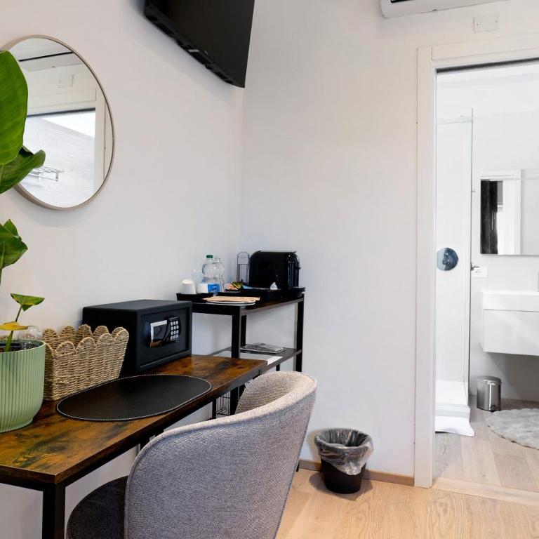 Rebaly Suites - Standard Queen Room - 9