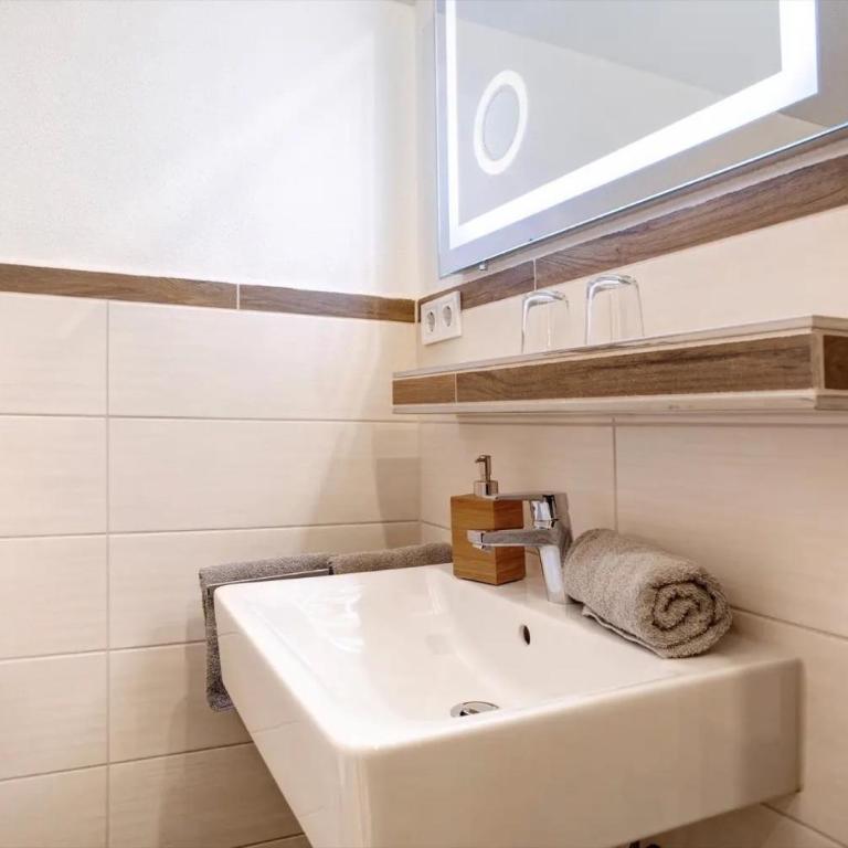 Gästehaus Panorama - Appartement 7 - Deluxe-Apartment mit 2 Schlafzimmern und Gartenblick - 9
