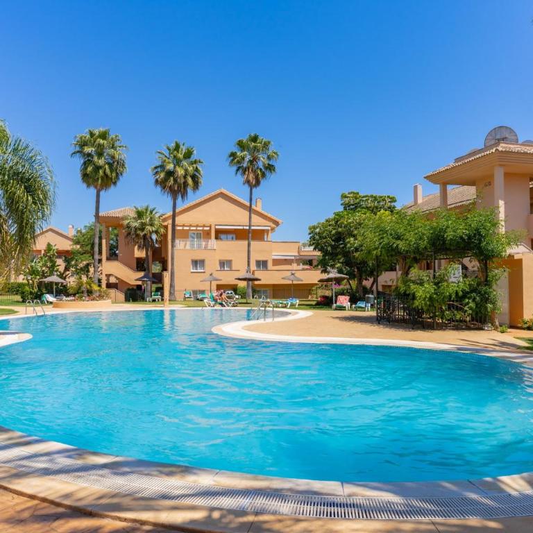 Jardines Santa Maria Golf Elviria - Apartamento Deluxe de 2 dormitorios con vistas al jardín - 1
