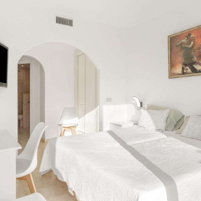 Jardines Santa Maria Golf Elviria - Apartamento Deluxe de 2 dormitorios con vistas al jardín - 9