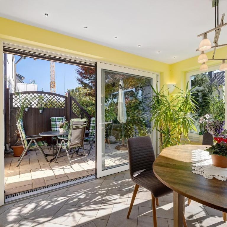 Cathleen Bohnert - One-Bedroom Apartment with Garden View - 3