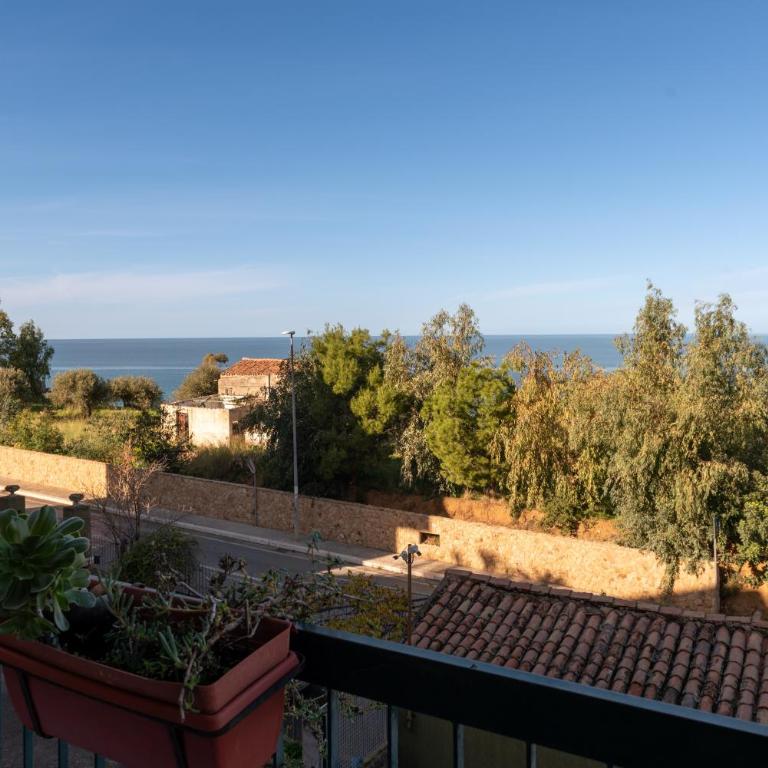 Terrazzo Eucalipto - Studio Apartment with Sea View - 2