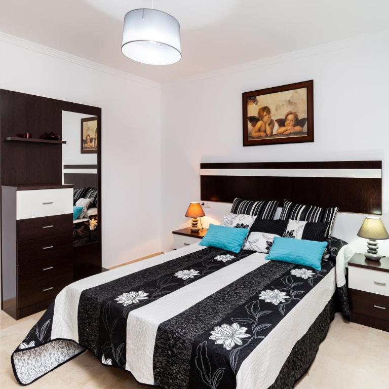 Apartamento Los Remedios Con Patio Andaluz - Apartamento Deluxe de 2 dormitorios con balcón - 2