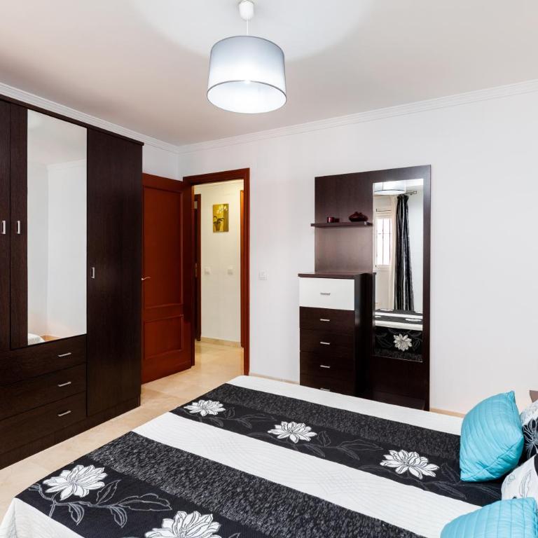 Apartamento Los Remedios Con Patio Andaluz - Apartamento Deluxe de 2 dormitorios con balcón - 6