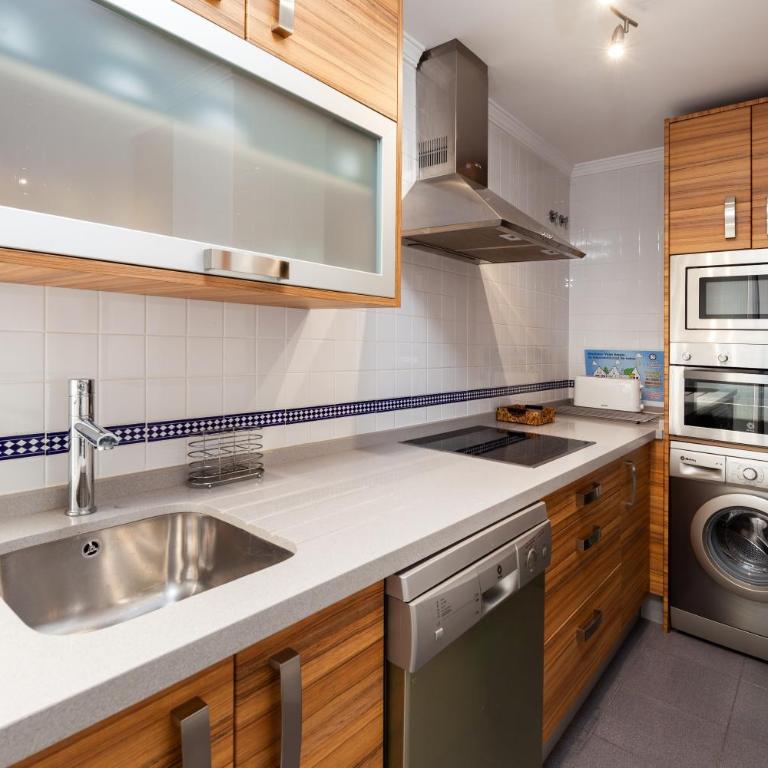 Apartamento Los Remedios Con Patio Andaluz - Apartamento Deluxe de 2 dormitorios con balcón - 14