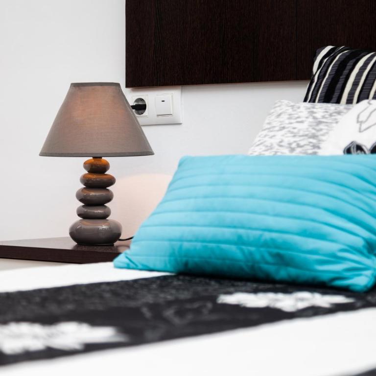 Apartamento Los Remedios Con Patio Andaluz - Apartamento Deluxe de 2 dormitorios con balcón - 4