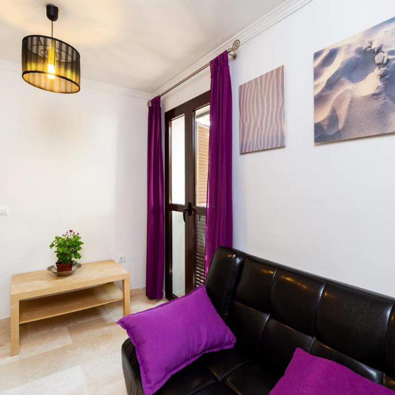 Apartamento Los Remedios Con Patio Andaluz - Apartamento Deluxe de 2 dormitorios con balcón - 13