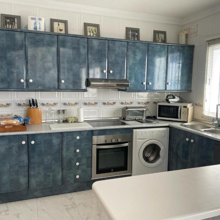 Bella Vista Beach Club Sea Views - Two-Bedroom Deluxe Apartment with Ocean View - 7