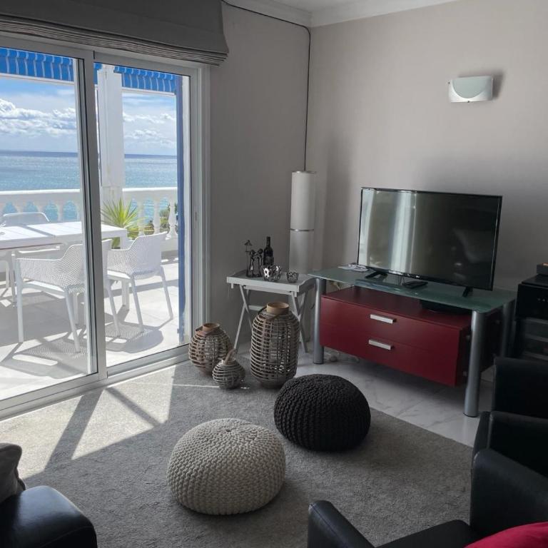 Bella Vista Beach Club Sea Views - Two-Bedroom Deluxe Apartment with Ocean View - 9