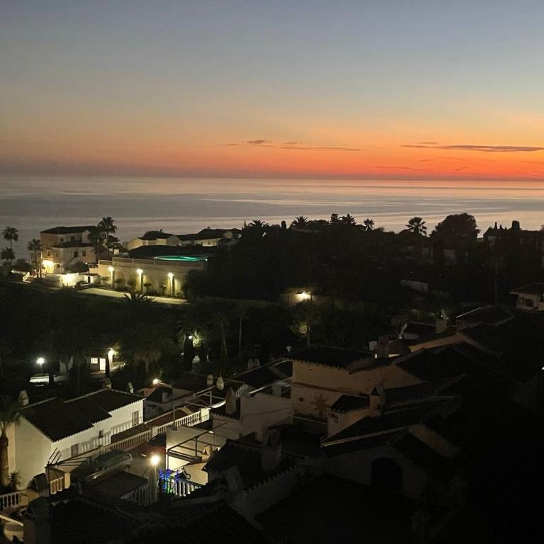 Bella Vista Beach Club Sea Views - Two-Bedroom Deluxe Apartment with Ocean View - 26