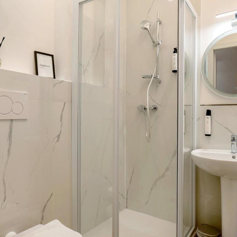 Rebaly Suites - Standard Queen Room - 11