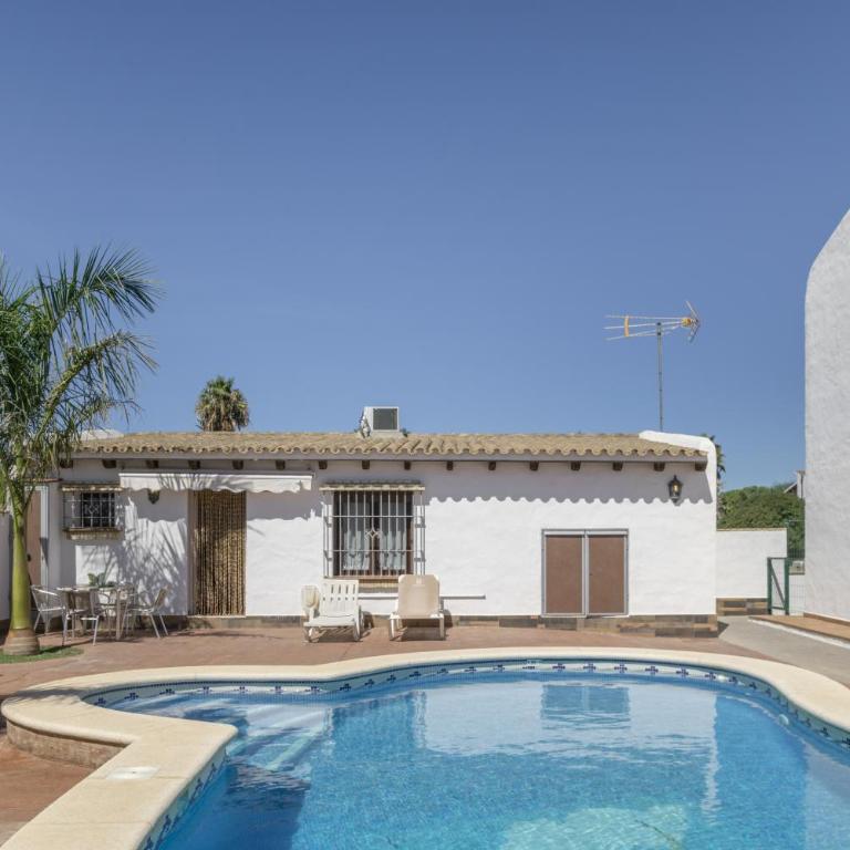 Cortijo Entrepinares - Habitación Triple con vistas al jardín - 1