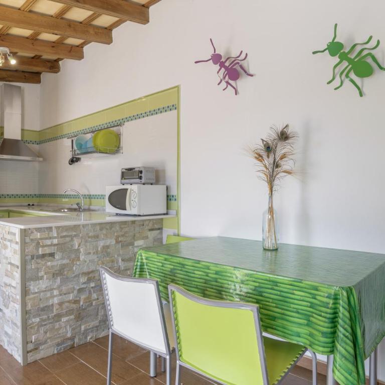 Cortijo Entrepinares - Habitación Triple con vistas al jardín - 5