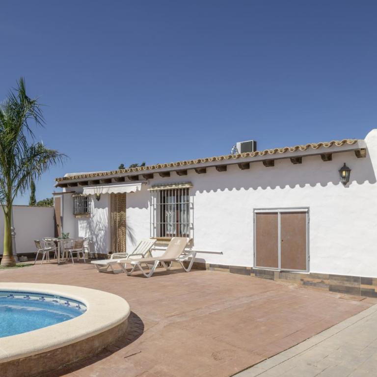 Cortijo Entrepinares - Habitación Triple con vistas al jardín - 16
