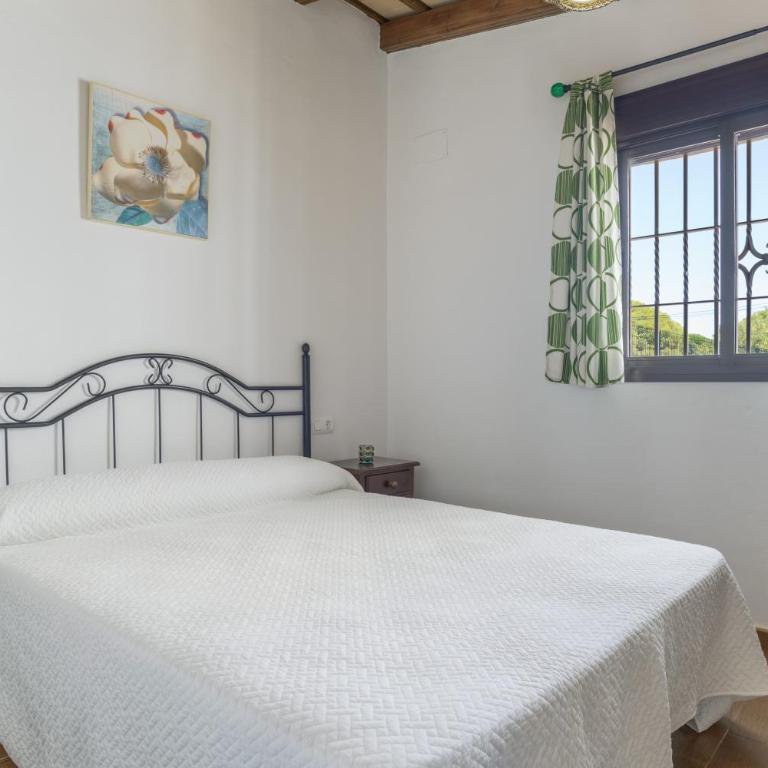 Cortijo Entrepinares - Habitación Triple con vistas al jardín - 9