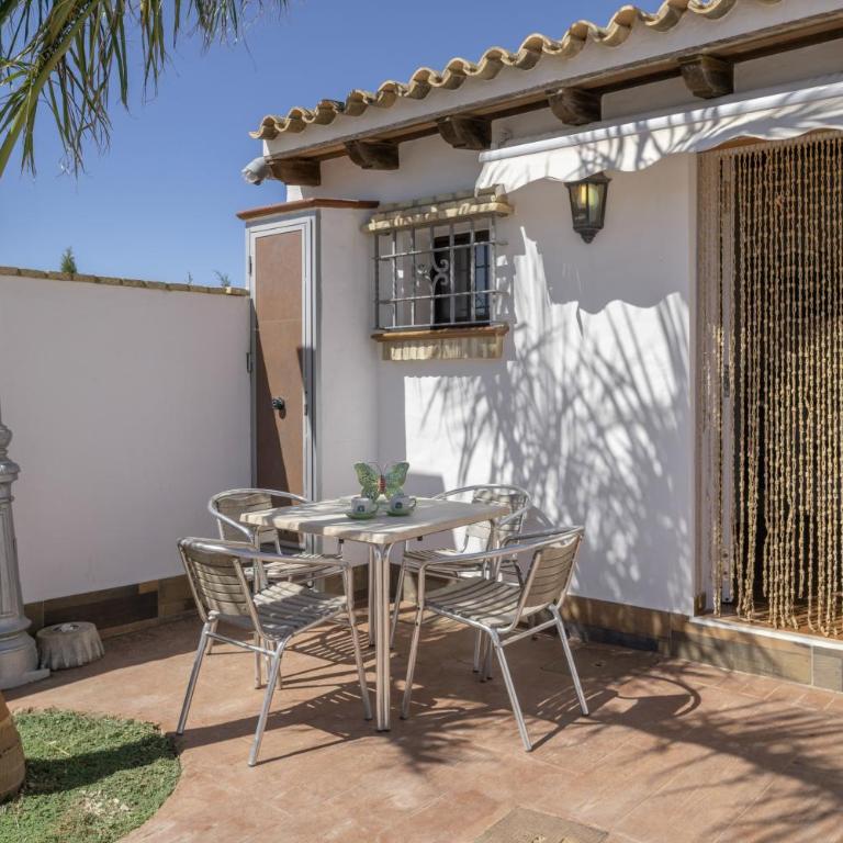 Cortijo Entrepinares - Habitación Triple con vistas al jardín - 2