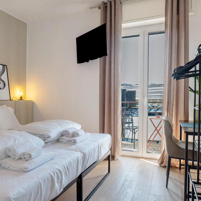 Rebaly Suites - Standard Queen Room - 1