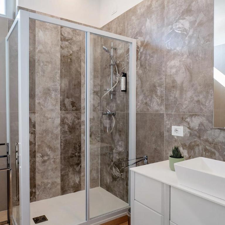 Rebaly Suites - Standard Queen Room - 11