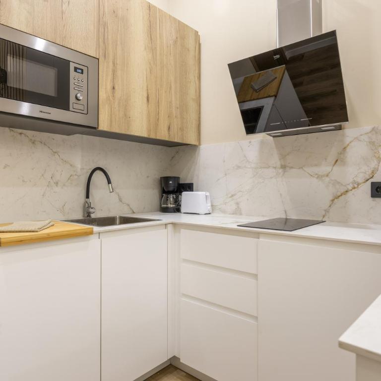 Apartamentos Brisas de Cádiz 3 - Habitación Triple con ducha - 9