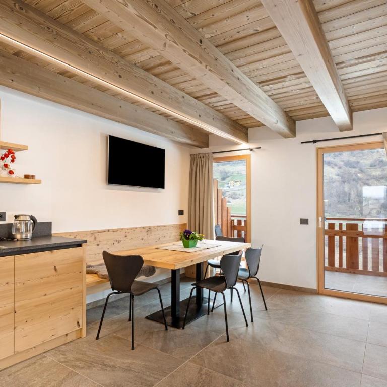 Lòni Lodge Vermiglio - Two-Bedroom Deluxe Apartment with Garden View - 1