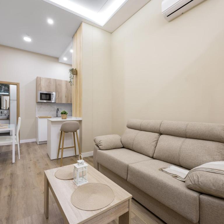 Apartamentos Brisas de Cádiz 3 - Habitación Triple con ducha - 4
