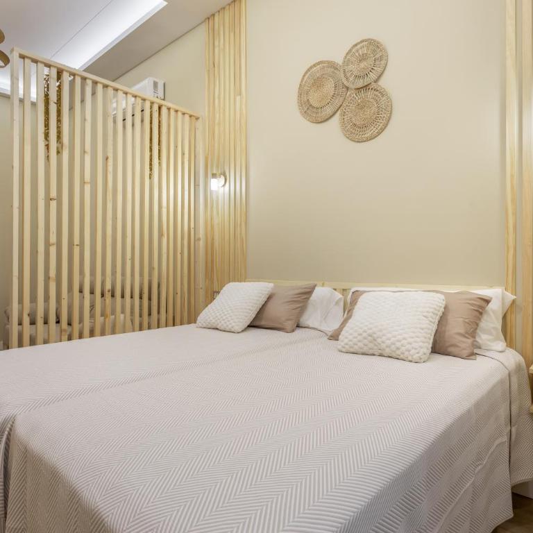 Apartamentos Brisas de Cádiz 3 - Habitación Triple con ducha - 17