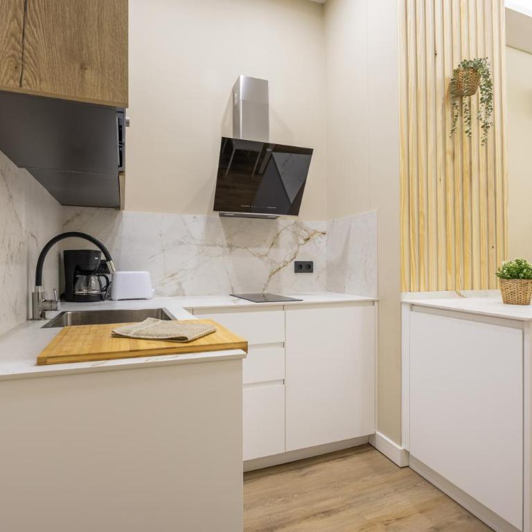 Apartamentos Brisas de Cádiz 3 - Habitación Triple con ducha - 10