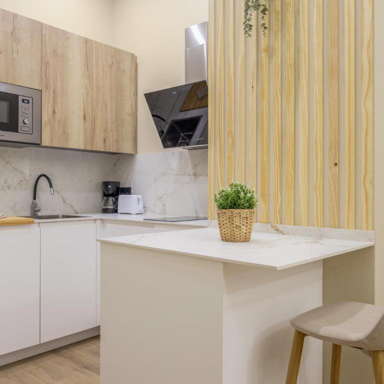 Apartamentos Brisas de Cádiz 3 - Habitación Triple con ducha - 11