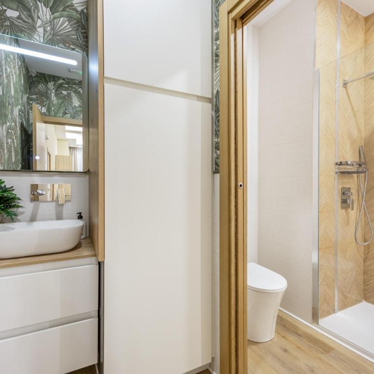 Apartamentos Brisas de Cádiz 3 - Habitación Triple con ducha - 20