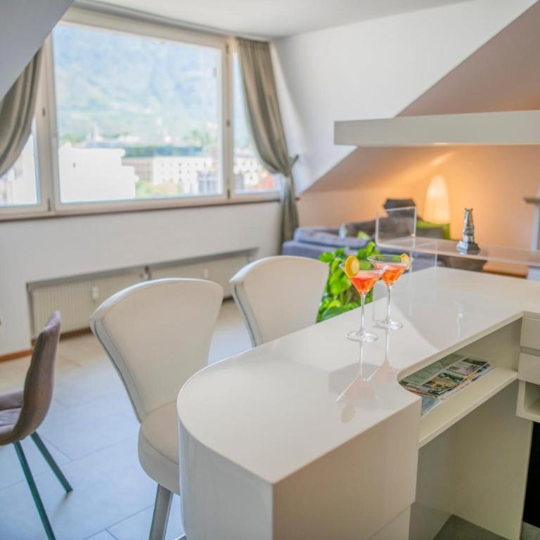 Theatre Lodge Attico Teatro - Two-Bedroom Apartment with Mountain View - 25