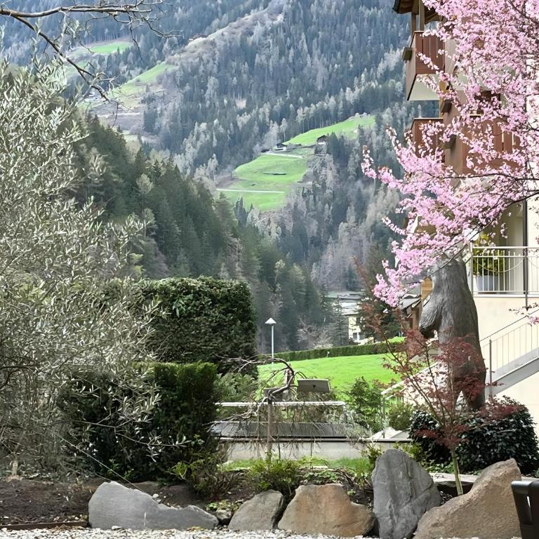 Theatre Lodge Attico Teatro - Two-Bedroom Apartment with Mountain View - 28