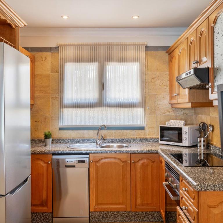 Villa Tania - Three-Bedroom House - 8
