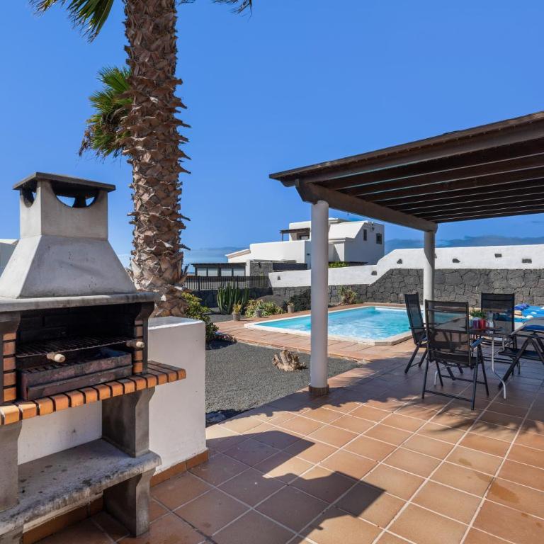 Villa Tania - Three-Bedroom House - 23