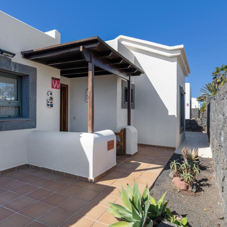 Villa Tania - Three-Bedroom House - 26
